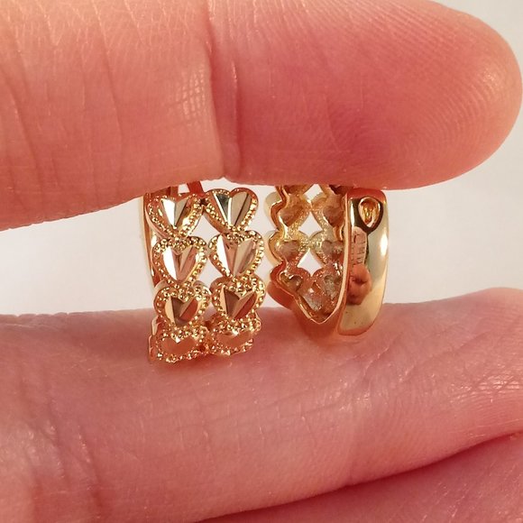 18K Yellow Gold Filled Laser Carved Heart Huggie Earrings 15mm Women's Classic - Picture 2 of 3